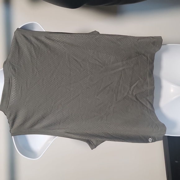 Lululemon crop tank large perforated swiftly breeze - Picture 2 of 6